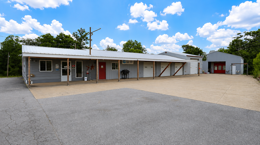 Larrys Body Shop Retirement Auction - 2472 Cub Run HWY, Munfordville KY, 42765